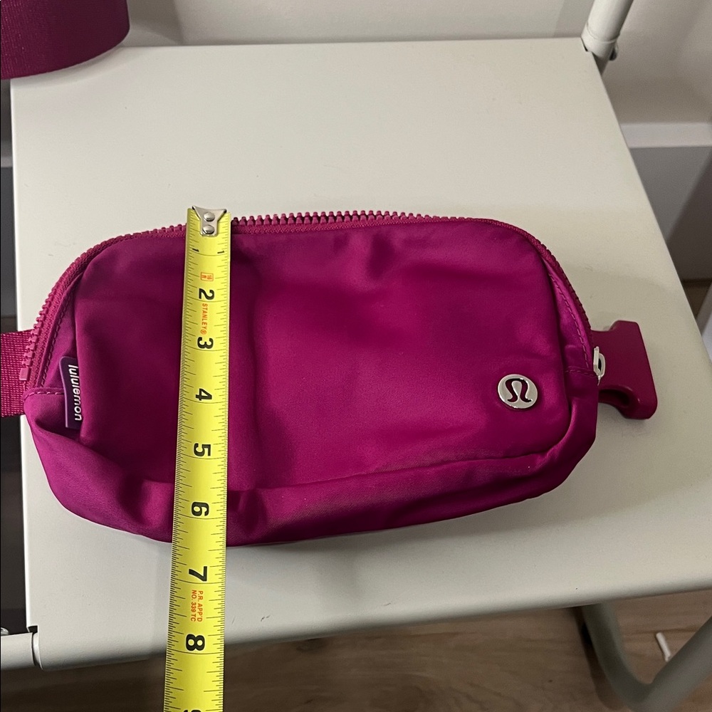 lululemon athletica Magenta Everywhere Belt Bag - Picture 8 of 9
